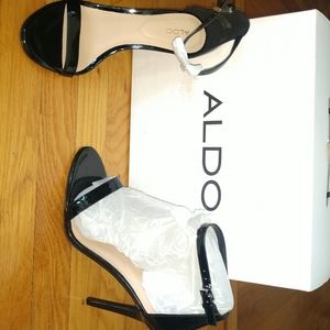 Aldo Polesia size 7 black patent leather heels